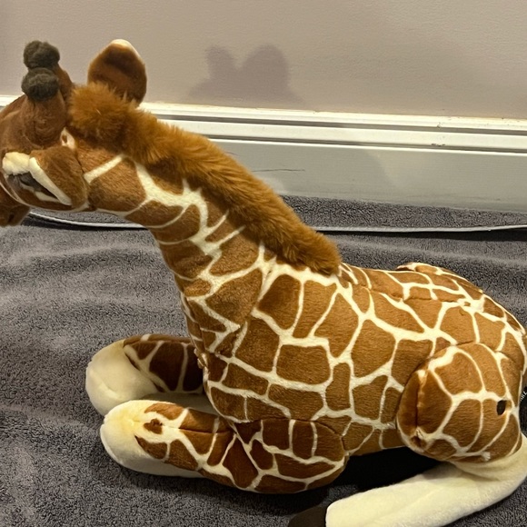 FAO Schwarz giraffe, plush - Picture 4 of 8